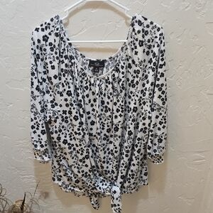 3/$10 AGB Women's Monochrome Floral Blouse
